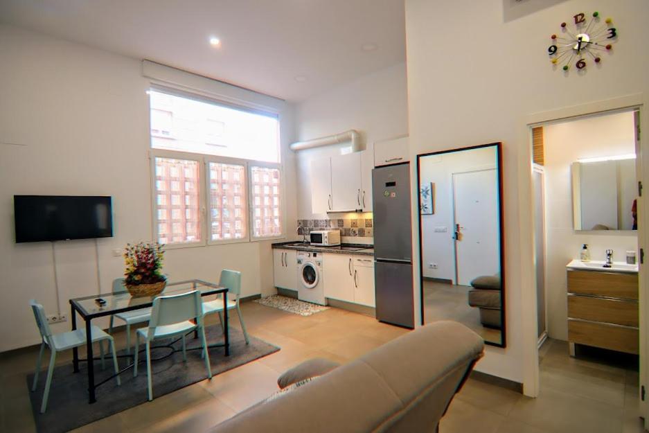 세비야 Luminoso Apartamento En El Corazon De Triana 아파트 외부 사진